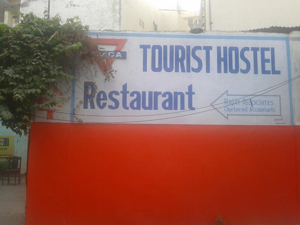 Radiant Ymca Tourist Hostel Varanasi Exterior foto