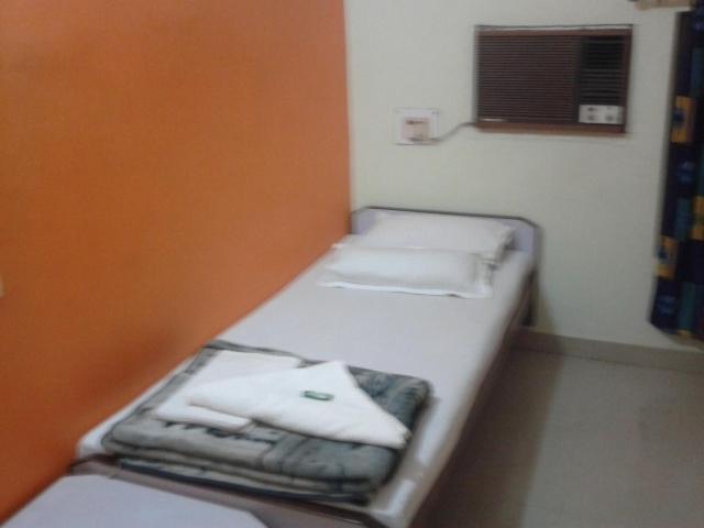 Radiant Ymca Tourist Hostel Varanasi Quarto foto